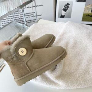 Classic Sheepskin Snow Winter Ankle Boots Women's Shoes Ladies Boots Fur Wool Warm Outdoor Boots Women Fashion