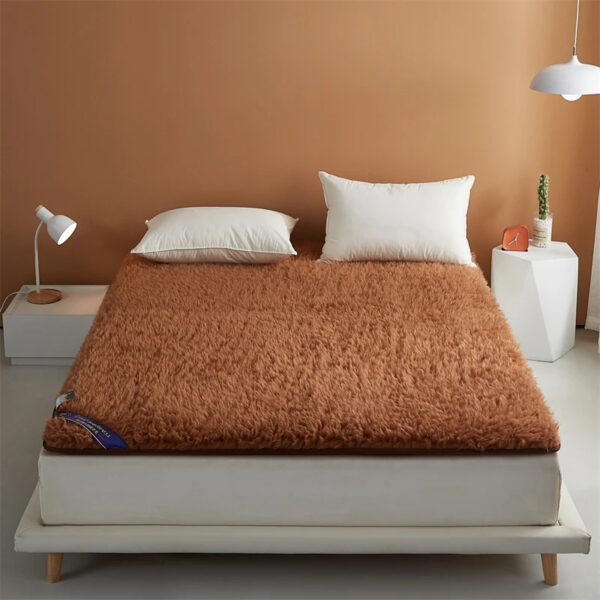 Fluffy soft solid color Lamb Fleece Mattress Upholstered Bed Tatami Mattress Topper Winter Student Dormitory Sleeping Pad - 图片 7