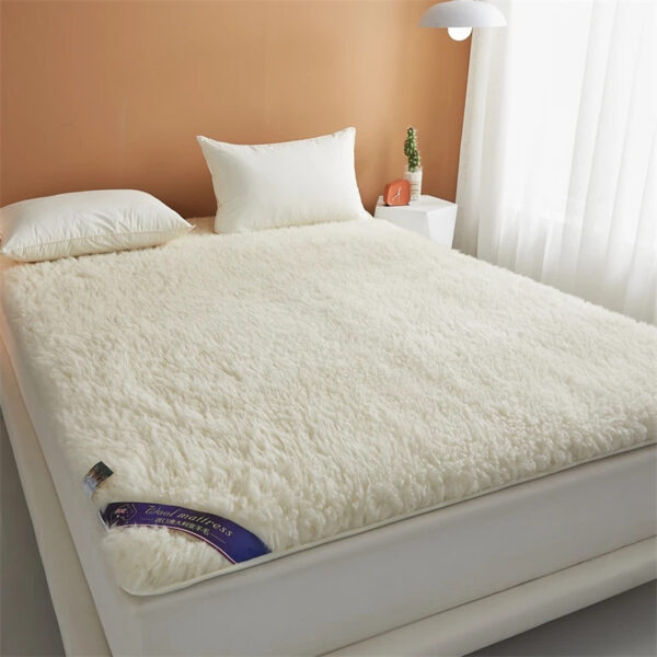 Fluffy soft solid color Lamb Fleece Mattress Upholstered Bed Tatami Mattress Topper Winter Student Dormitory Sleeping Pad - 图片 10